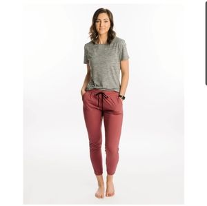 LARGE Zyia mutes mulberry peak zipper joggers. GUC